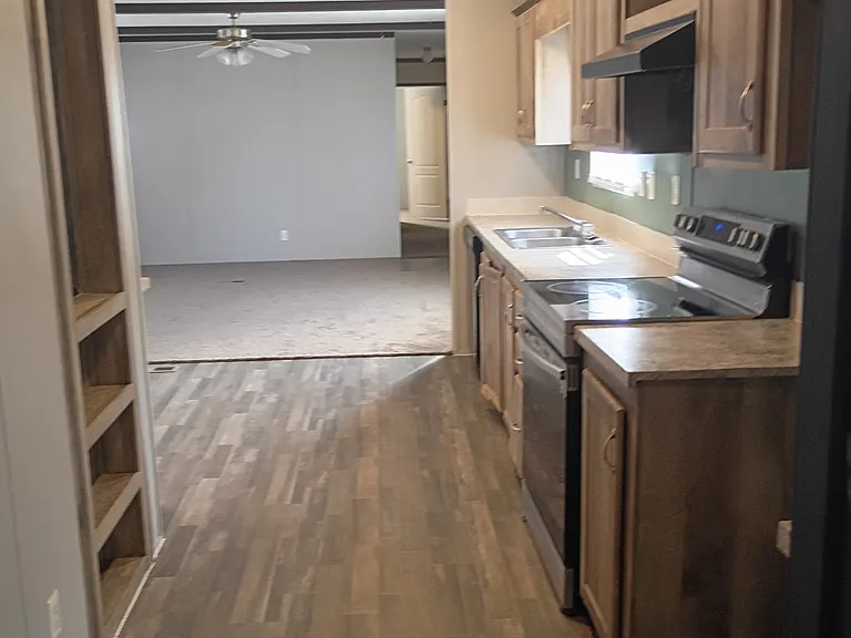 522 Crayton St — Photo 9