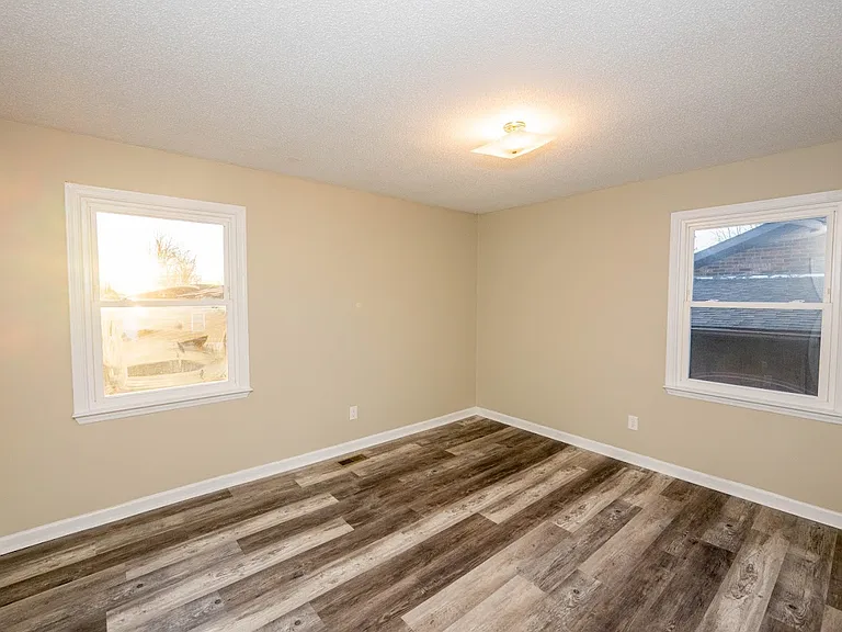101 E Airview Dr — Photo 7