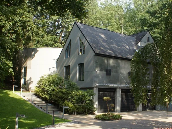 118 Rockwood Dr, Pittsburgh, PA 15238