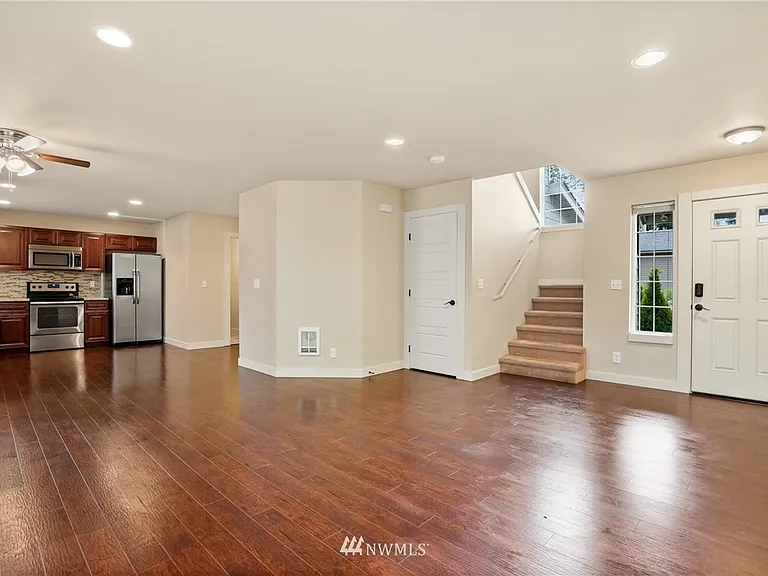 405 107th St S — Photo 2