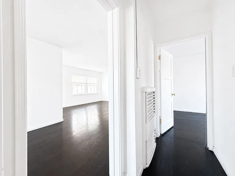 2106C Delaware Ave — Photo 14