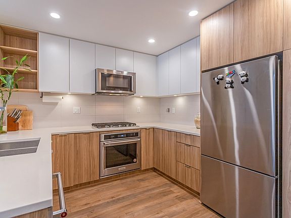 3rd image of 750 Dogwood St #412