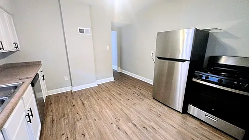 1507 S. 63rd St. - *$500 Rent Credit If Moved In By 10/1* Remodeled 3 Bedroom West Allis Apartmen... — Photo 1