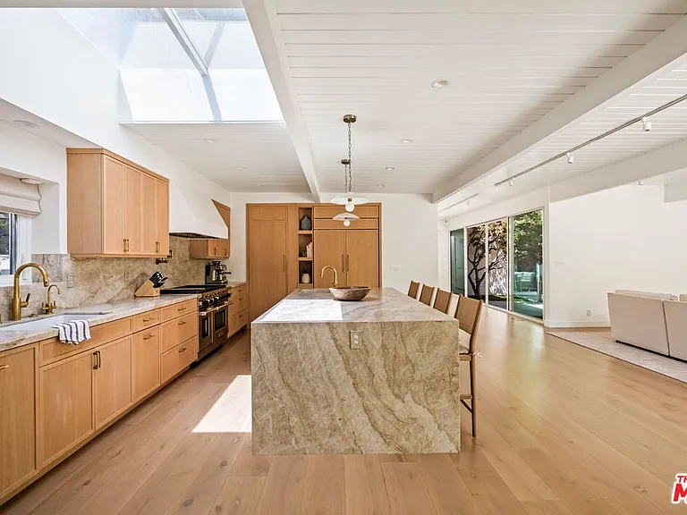 1908 N Beverly Dr — Photo 10