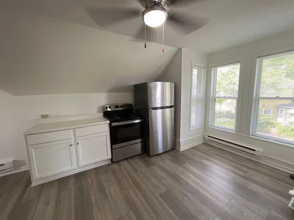 Spacious and bright two bedroom has in unit washer and dryer, off steet parking and Section 8 wel..., 1000 McLean Ave #2, Saint Paul, MN 55106