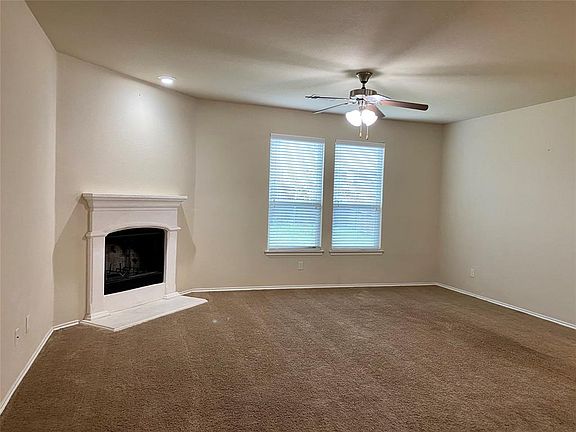 3rd image of 5680 Colchester Dr