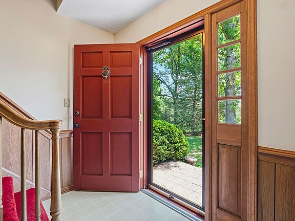 2nd image of 1115 Robin Ridge Rd