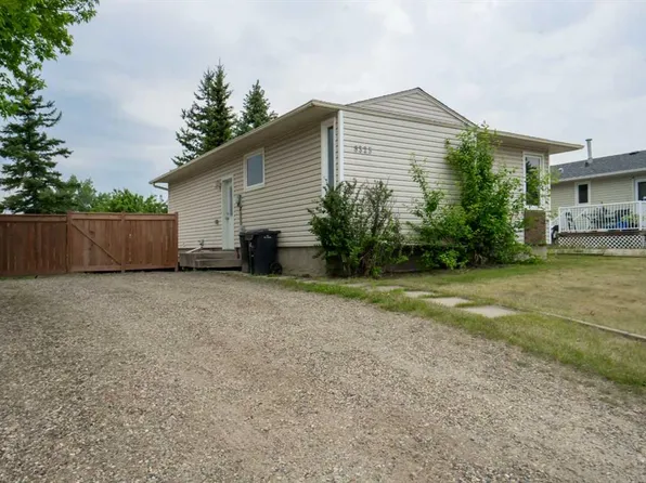 8325 E 101st Ave, Peace River, AB T8S 1N2