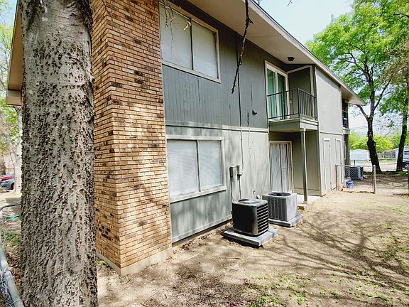 3rd image of 204 W Mockingbird Ln