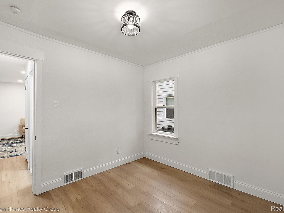 235 Flowerdale St, photo 29