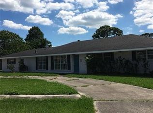 240 Briarwood Dr, Gretna, LA 70056