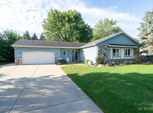 1884 Tulip Ln, Jenison, MI 49428