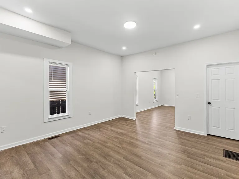 1339 Mooberry St — Photo 5
