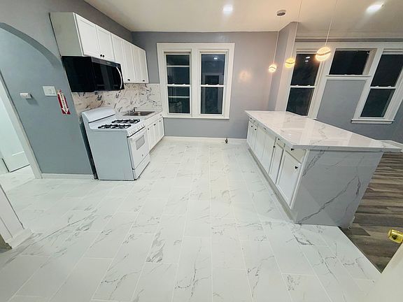 3rd image of 13-15 Finlay Pl #1R