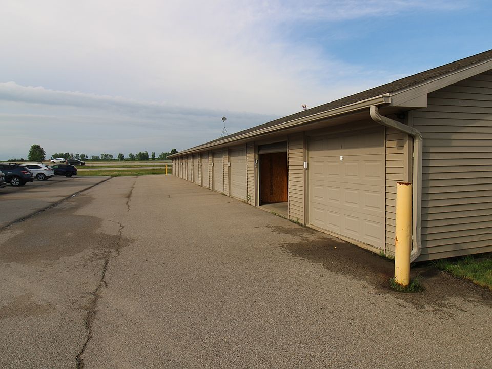 1st image of 104 Gardens Ct #12