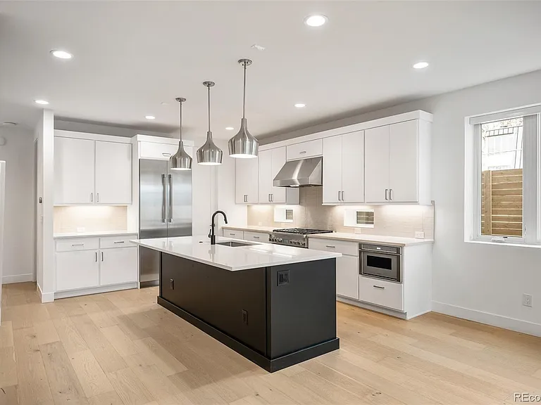 290 Monroe St — Photo 2