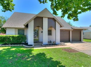 704 Highlander Dr, Moore, OK 73160