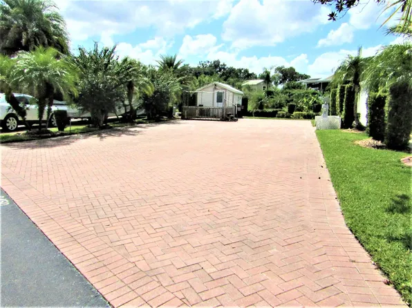 2450 Saint George Dr, Davenport, FL 33837