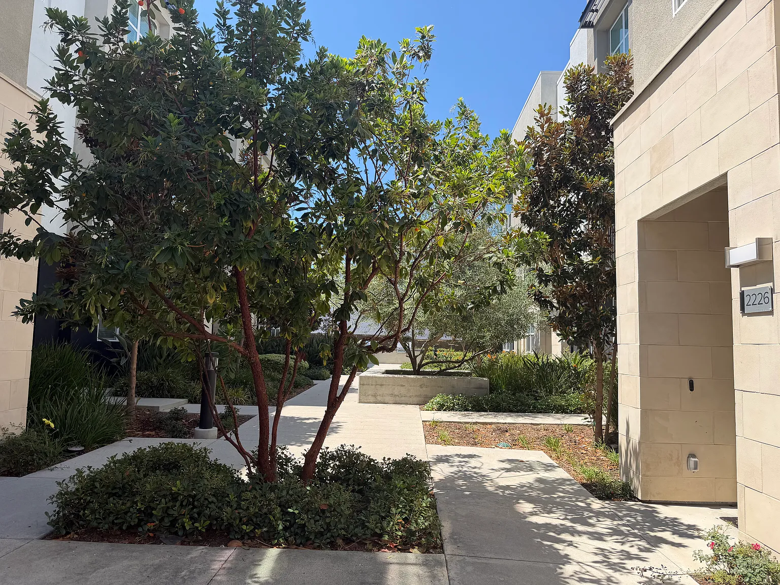4 bed, 1940 sqft, $5,450 — Photo 3