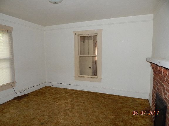 4th image of 538 Arlington St