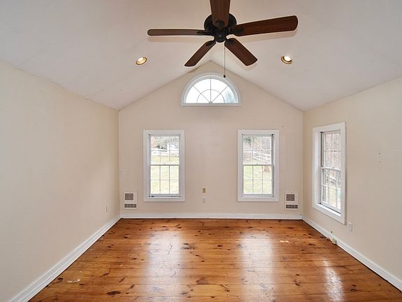 5th image of 281 Mill Valley Rd