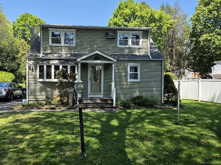 83 Toms Rd — Photo 1
