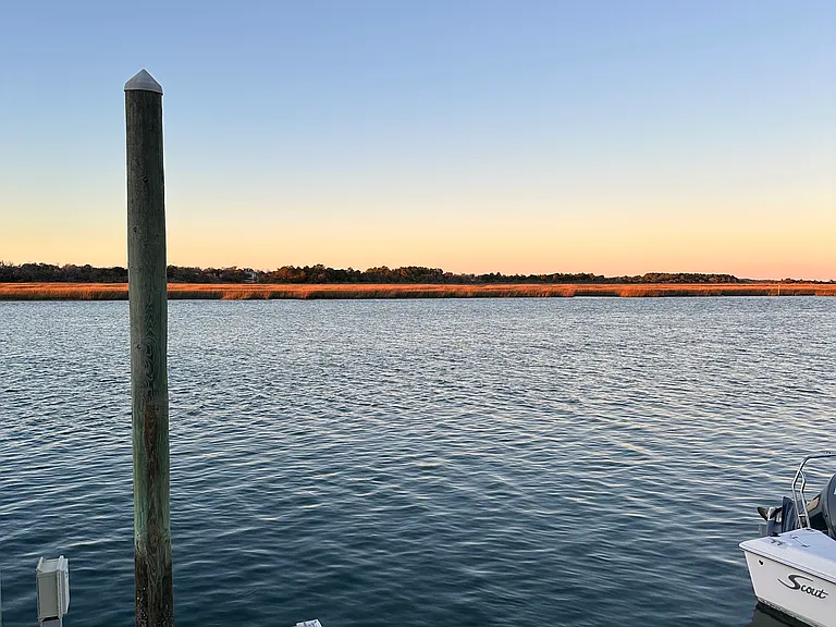 Pelican Dr — Photo 23