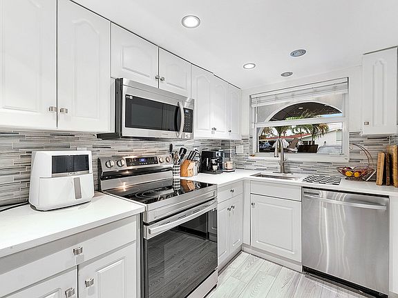 2nd image of 1851 SE 4th St