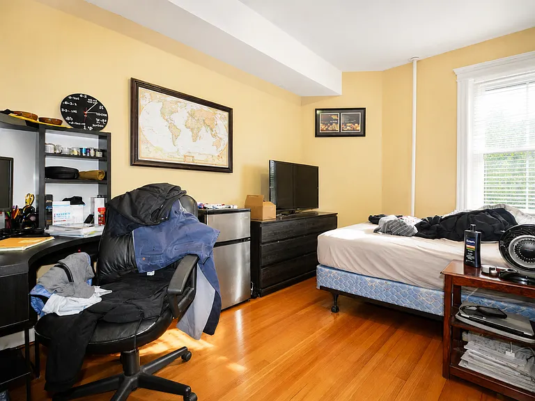 10 Strathmore Rd #1 — Photo 5