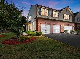 1319 W Crane View Ct, Round Lake, IL 60073