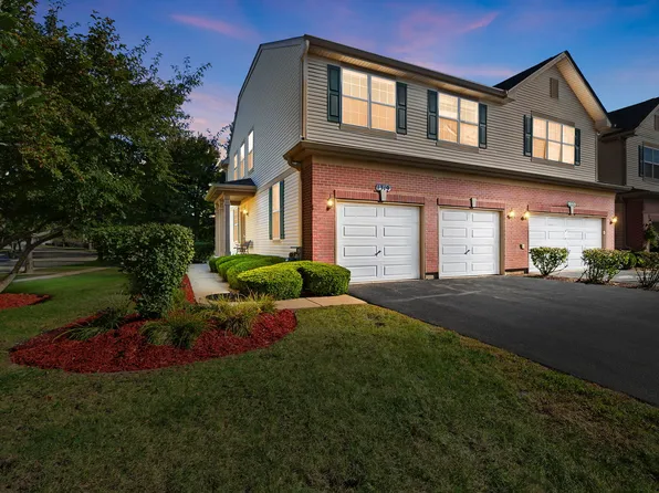 1319 W Crane View Ct, Round Lake, IL 60073
