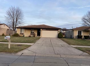 38602 Sutton Dr, Sterling Heights, MI 48310