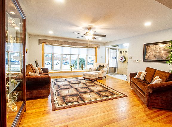 5th image of 2511 Boeger Ave S