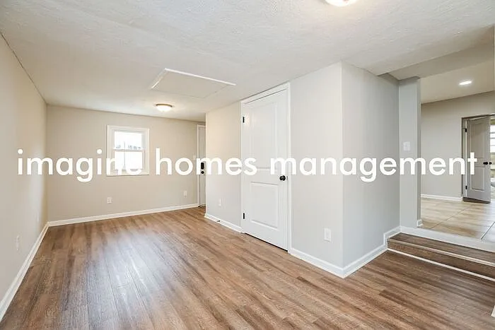 5697 Chagrin Dr — Photo 11