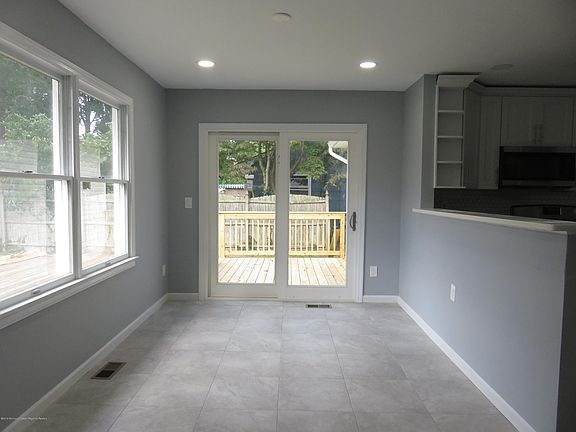 5th image of 1024 Tiller Ave
