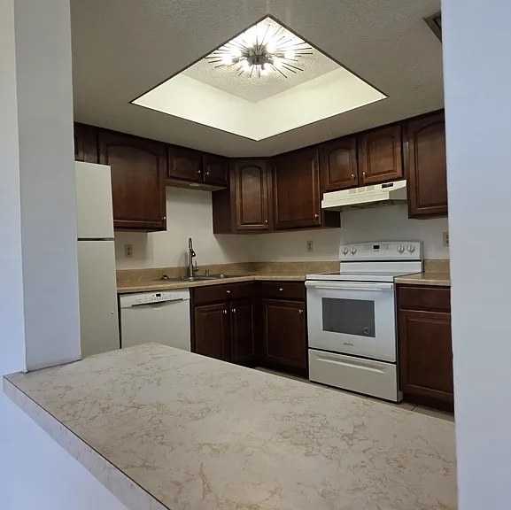 593 Fairways Cir — Photo 15