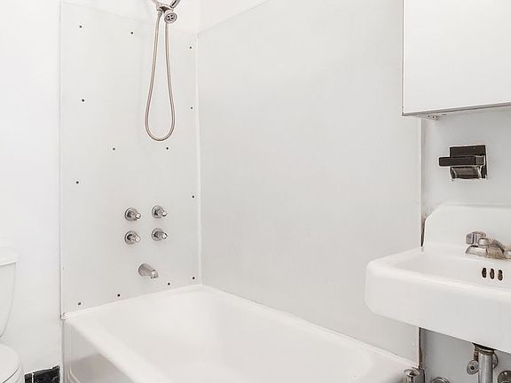 4th image of 313 W 75th St #4