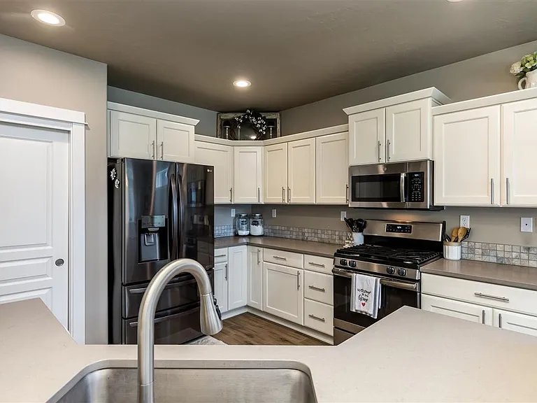 9549 Goldenpond Ct — Photo 17