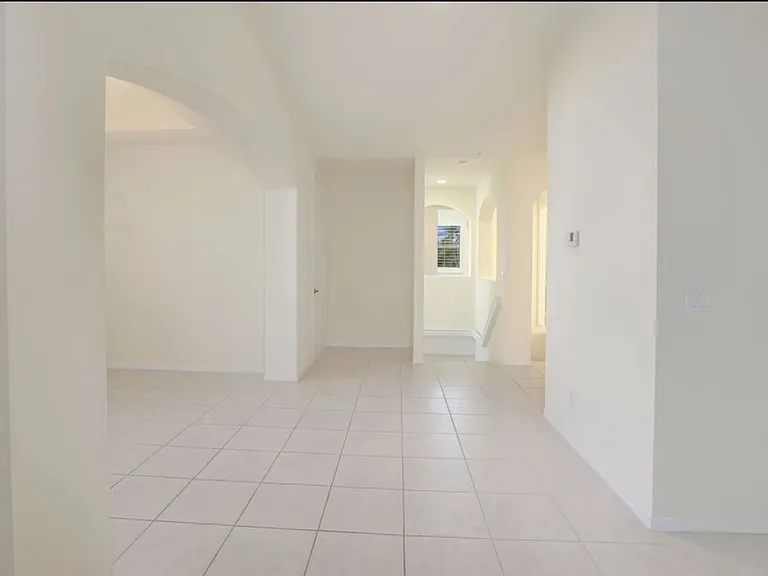 1445 Mariposa Cir — Photo 8