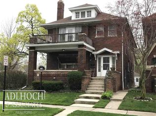 1264 Lakepointe St, Grosse Pointe, MI 48230