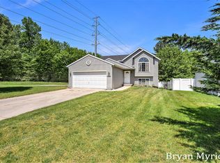 10987 Wood Run Dr, Zeeland, MI 49464