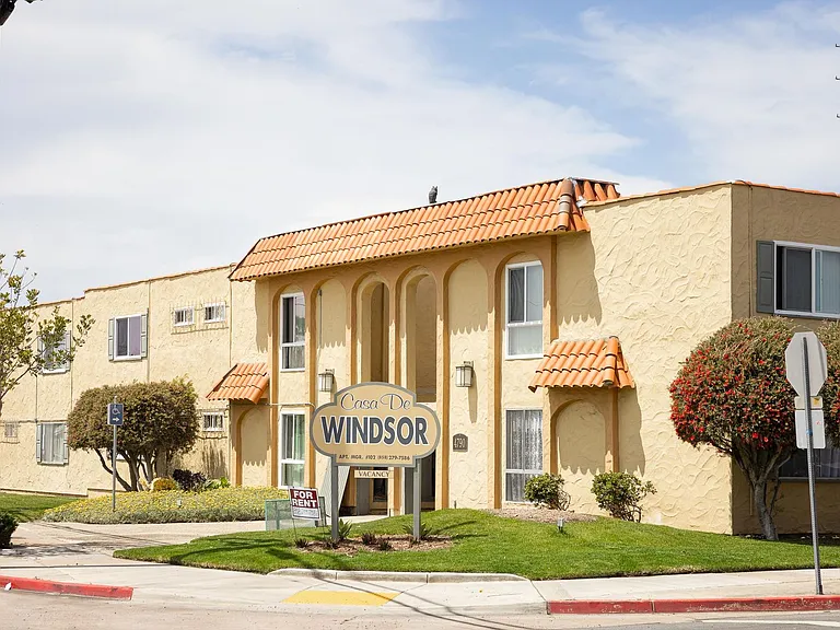 Casa De Windsor - North Clairemont — Photo 13