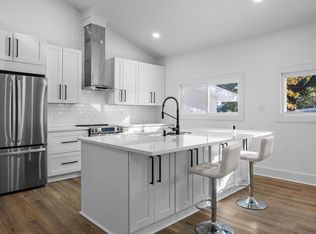 8625 Cedarbrook Dr, Charlotte, NC 28215