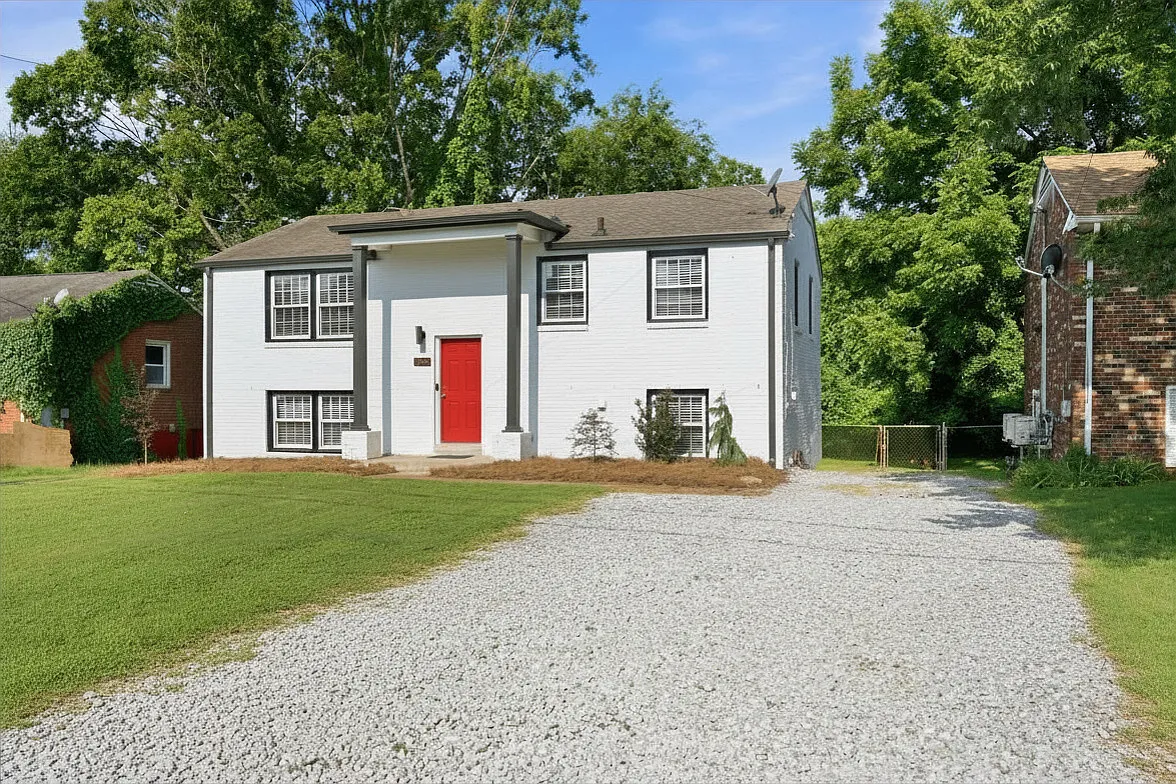 4 bed, 1700 sqft, $2,700 — Photo 2