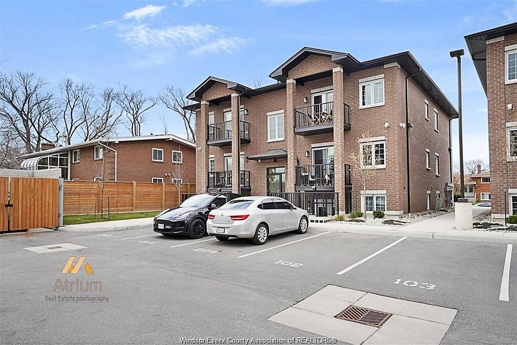 Building Photo - 233 Watson Ave #201