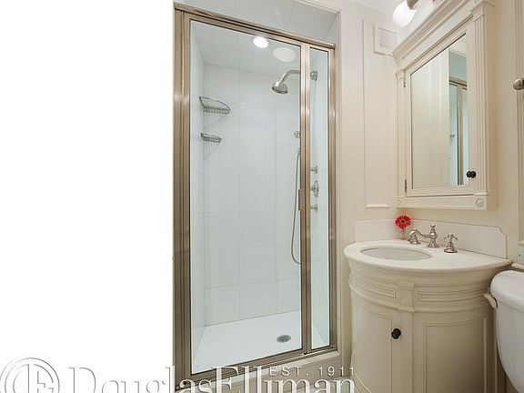 4th image of 7 E 14th St APT 706