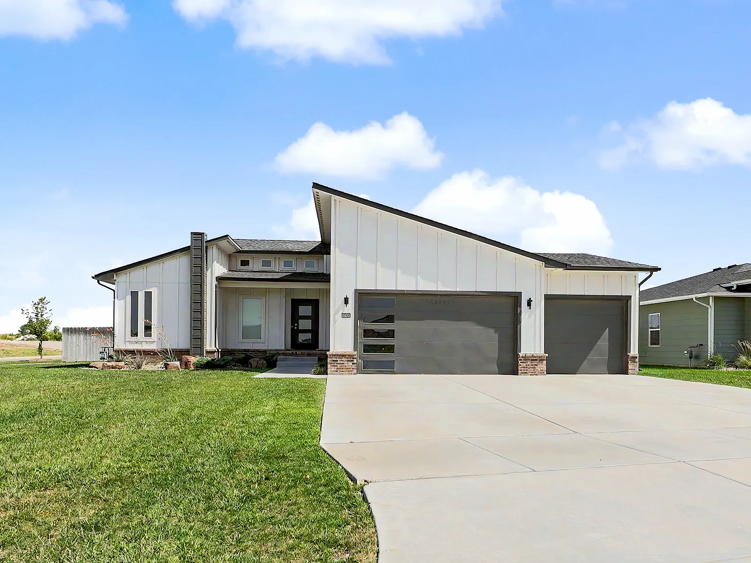 5 bed, 2250 sqft, $2,595 — Photo 1