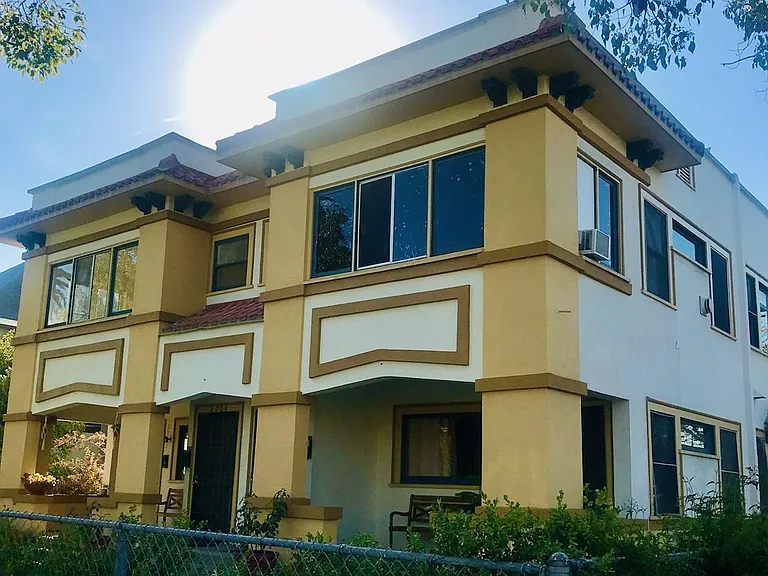 2703 Kenwood Ave — Photo 3