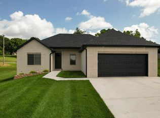 1539 W Gaslight Dr, Springfield, MO 65810