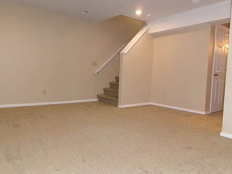 2429 E Monument St — Photo 21